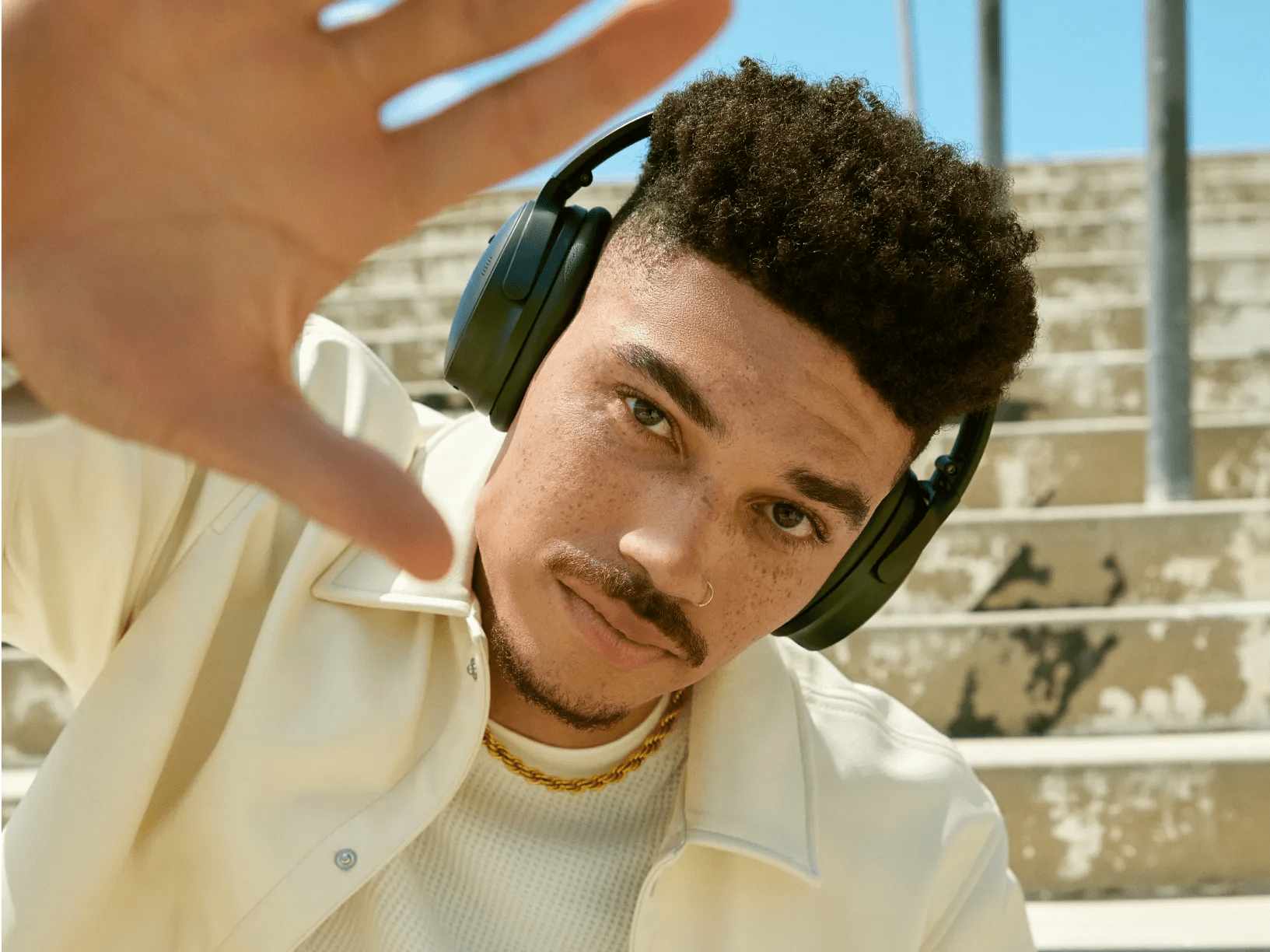 Shop Refurbished QuietComfort Headphones - Image 2